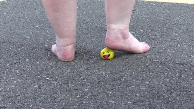 bare heels smash ball emoticon