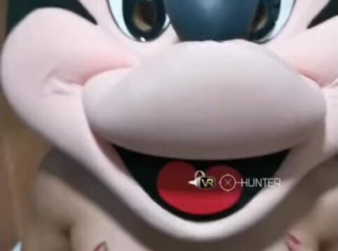 Mickey o Minnie.? #mickey #minnie follada en el camerino