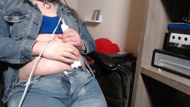 Chubby nonbinary cums with hitachi