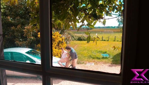 Après un long trajet, qu'une seule envie, baiser ! Le voisin était là p