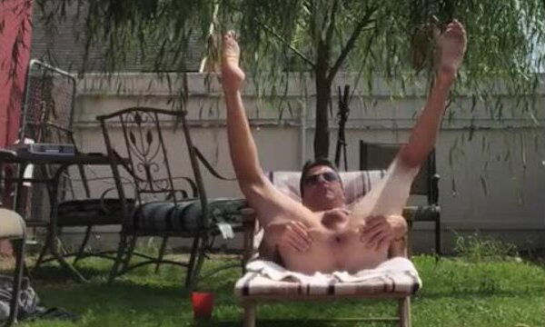 KINKY SUNBATHING