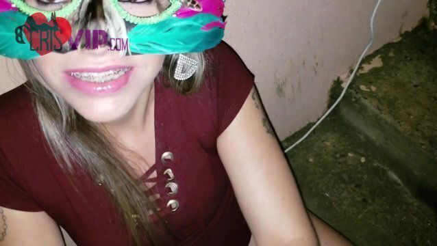 Carnaval de Rua 2019, engolindo porra com garganta profunda