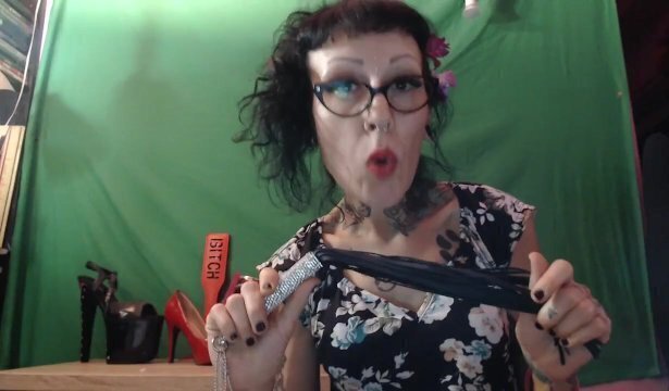 Miss Wagon Vegan - Provo la frusta regalatami da un sexy shop molto fetish