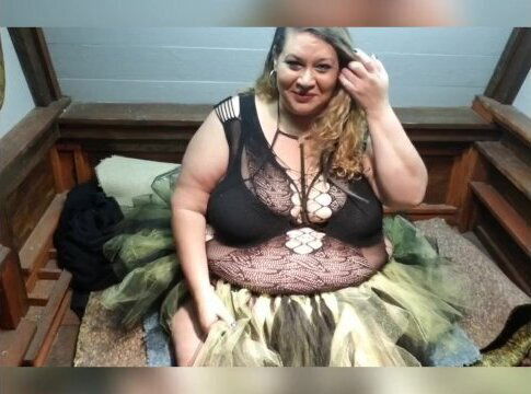 BBW Slut gets fucked by young stud in backyard shed