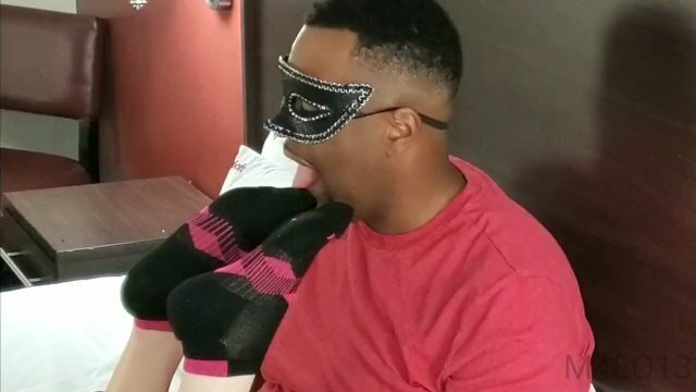 FOOT WORSHIP AFTER HER 5K RUN SOLE SNIFF SWEATY FEET FOOT SLAVE 