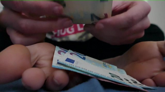 stinky feet jerk (findom roleplay)