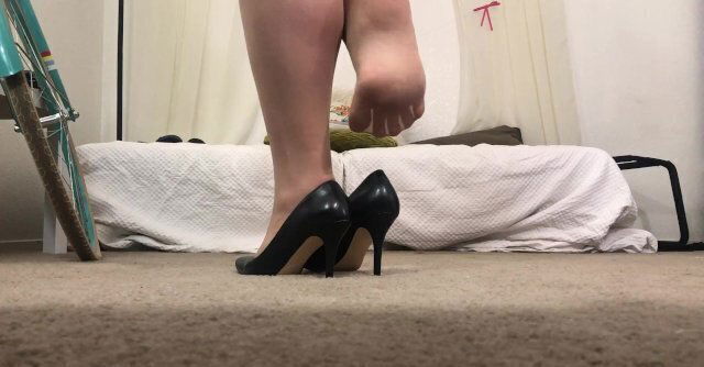 Watch Beautiful Remove Heels Show Feet Legs Pantyhose