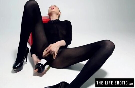 Young cutie catsuit fucks herself with bottle