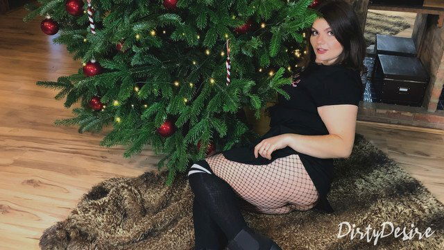 Naughty Girl CONVINCES Santa Give Christmas Presents