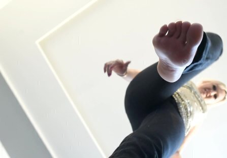 giantess foot crushing (feet giant feet trampling stomping)