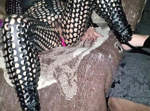 Play with pussy, please!