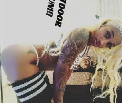 SUCKING DICK PARKINGLOT CUAGHT..BIG CUMSHOT ENDING