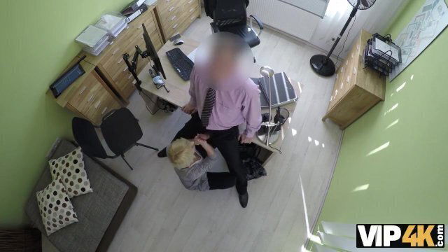 VIP4K. graziosa esile Katy Rose trapanare figa