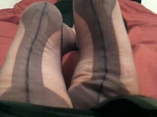 MILF'S FF NYLON LEGS