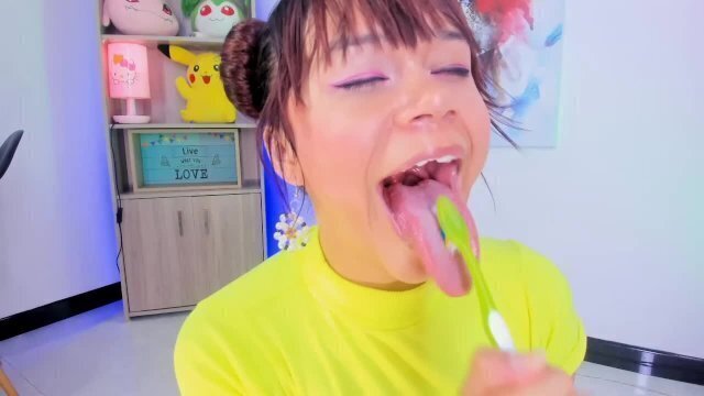 Jordan brushes tongue