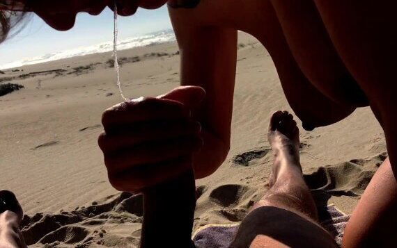 Broche gostoso em praia publica (S. Jacinto)