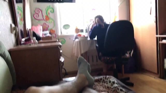 ОНА ЧАСТО УЧИТ УРОКИ, А Я ХОЧУ ТРАХНУТЬ Её В МОКРУЮ КИСКУ!!!