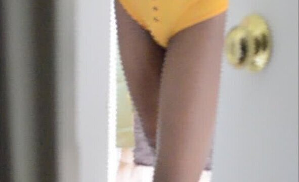 PERV PEPPING STEP SPYING EBONY STEP DAUGHTER CUSTOM VIDEO