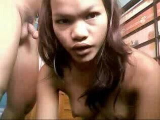 FILIPINA GIRL SUCKING COCK AND GETTING FUCKED ON CAM