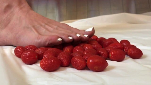 Feet fetish crushing food squishing tomatoes white toenails arch