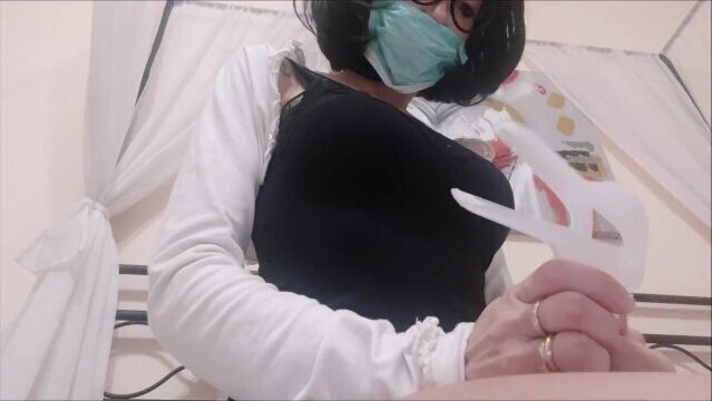 dottoressa ispeziona fondo suoi orifizi