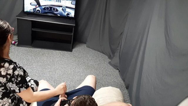 Stepmom tries to give ahandjob while I play GTA5.