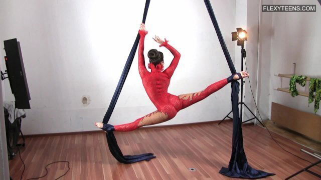 Flexible nude Agnes Feher