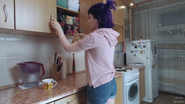 Чаепитие секретом, пока соседней комнате