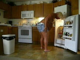 Berta kitchen becummin meatloaf!