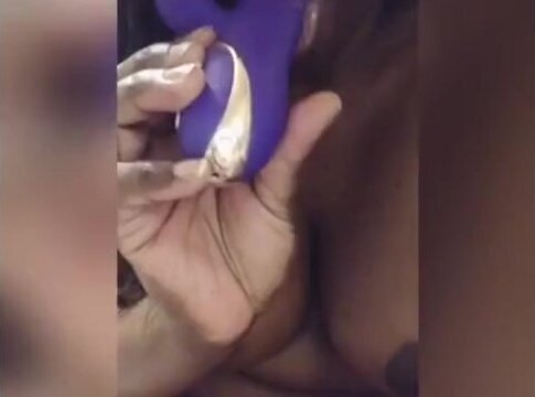 Ebony licks sucks juices dildo