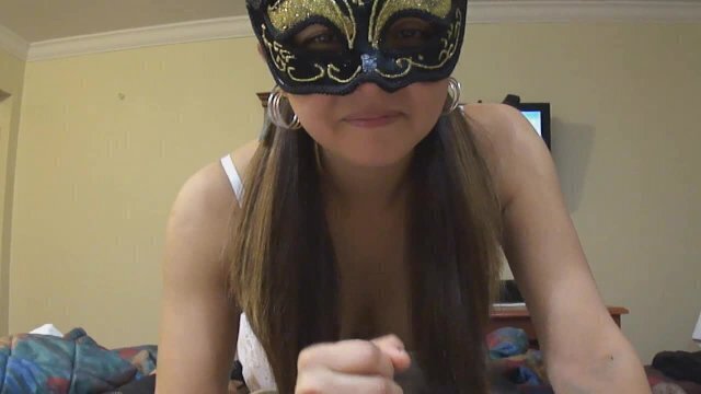 BLOWJOB OF A BEAUTIFUL CAT (SHE CAN´T EAT ALL)