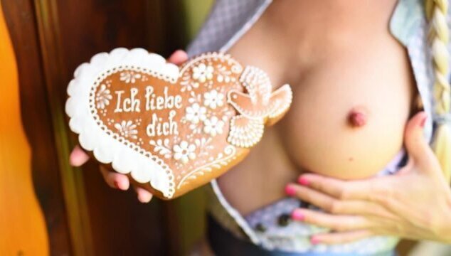 Lynna Nilsson in the bavarian dirndl - erotic german cosplay