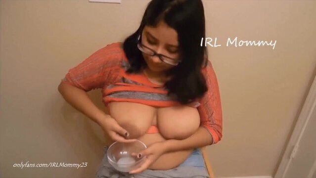 Youtuber milks breastfeeding. Hand express squeezes milk