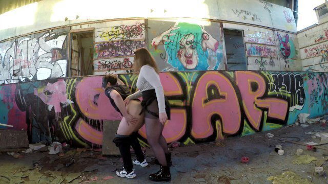 Доминирую мужем заброшенном бассейне