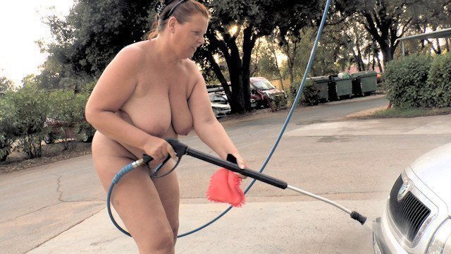 nackt Auto waschen Öffentlichkeit