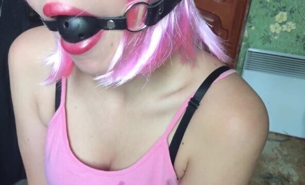 Ч2 Ей всего 18лет! Сделал из соседки послушную шлюху. Реал Русское домашнее порно