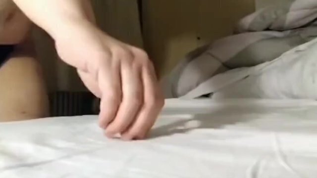 GIGANTESSA SCHIACCIA PICCOLI OMINI GROSSO SEDERE SUOI MERAVIGLIOSI PIEDI PRENSILI