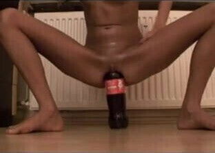 SDRUWS2 - GIRL PLAYS WITH BIG COKE BOTTLE IN HER TINY PUSSY