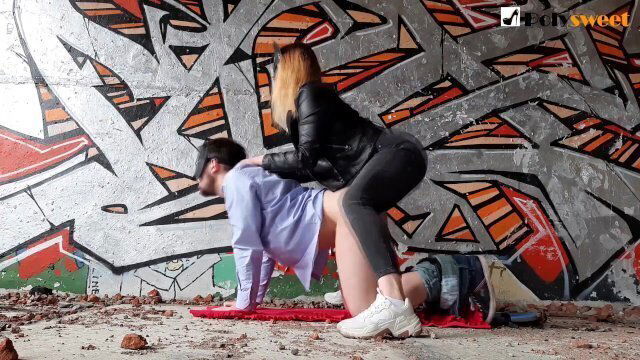 Первая мире компиляция публичного пеггинга! (ФЕМДОМ СТРАПОН)