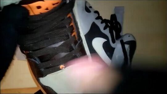 Afos Play with Sneakers