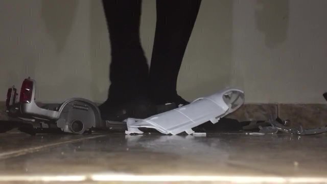 FOOT MASTER CRUSHING FOOT FETISH FEETFETISH