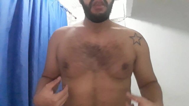 Mostrando meus peitos cheio tesão