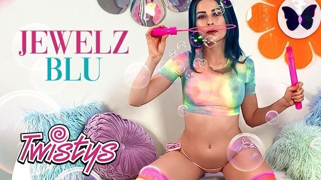 Twistys Jewelz Masturbates Camera