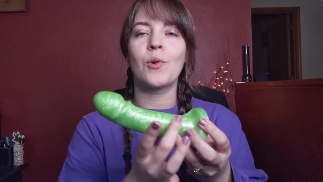 Uberrime Silicone Spot Essential Dildo Review