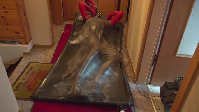 Vacbed with gloves Russian Gasmask fantasticrubber Catsuit