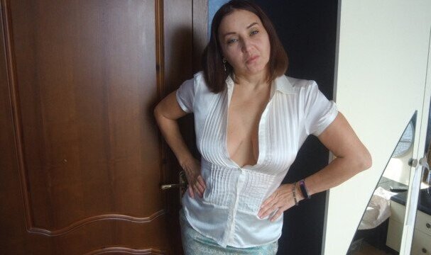 Шикарная моего друга была сексуально одета, удержался трахнул