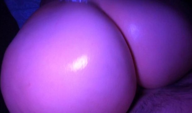 Step-sis throws huge oiled back with load