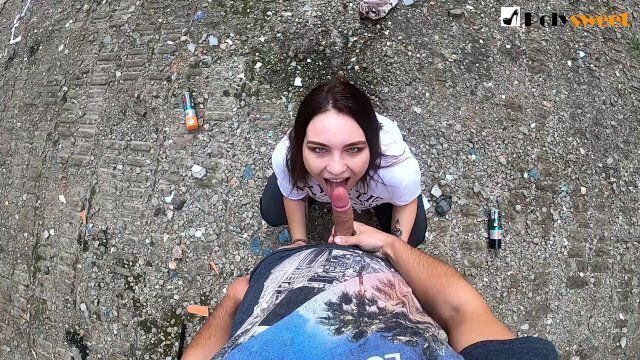 Озабоченной девушке было мало минета захотела секса (граффити)