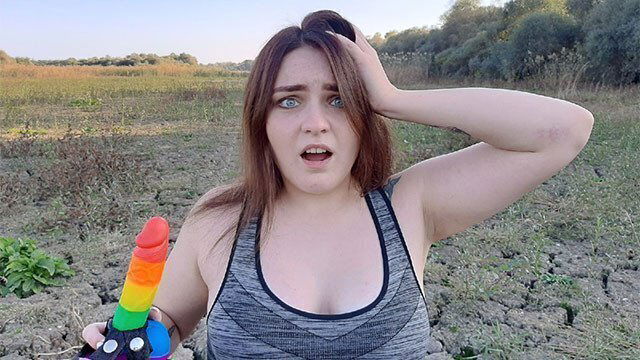 опустились дно! Легкая привязка. Трахает парня после того, кончил.