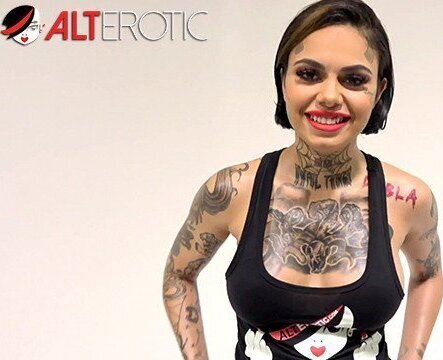 Interview with busty tattooed beauty Genevieve Sinn